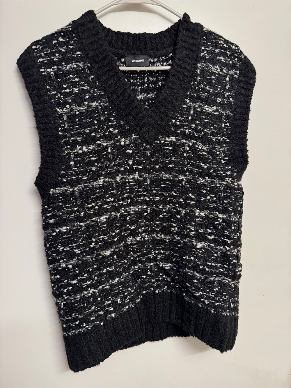Wescione Women’s Black & White Textured V-Neck Sweater Vest